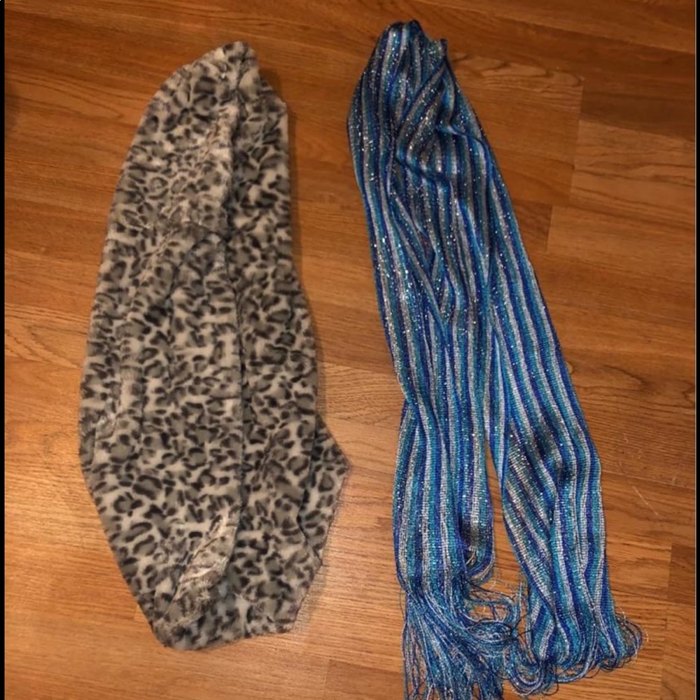 (2) Scarves